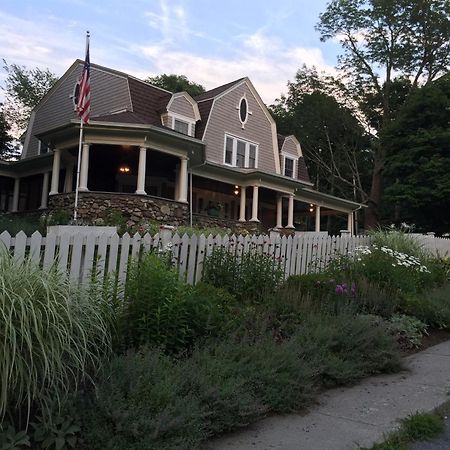 Hilltop House Bed & Breakfast Amenia Εξωτερικό φωτογραφία