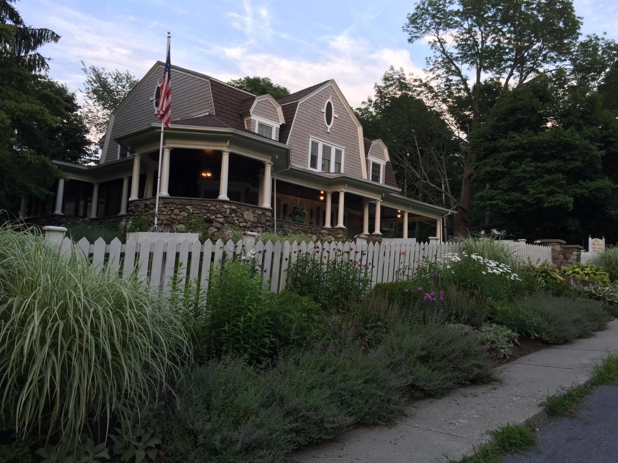 Hilltop House Bed & Breakfast Amenia Εξωτερικό φωτογραφία