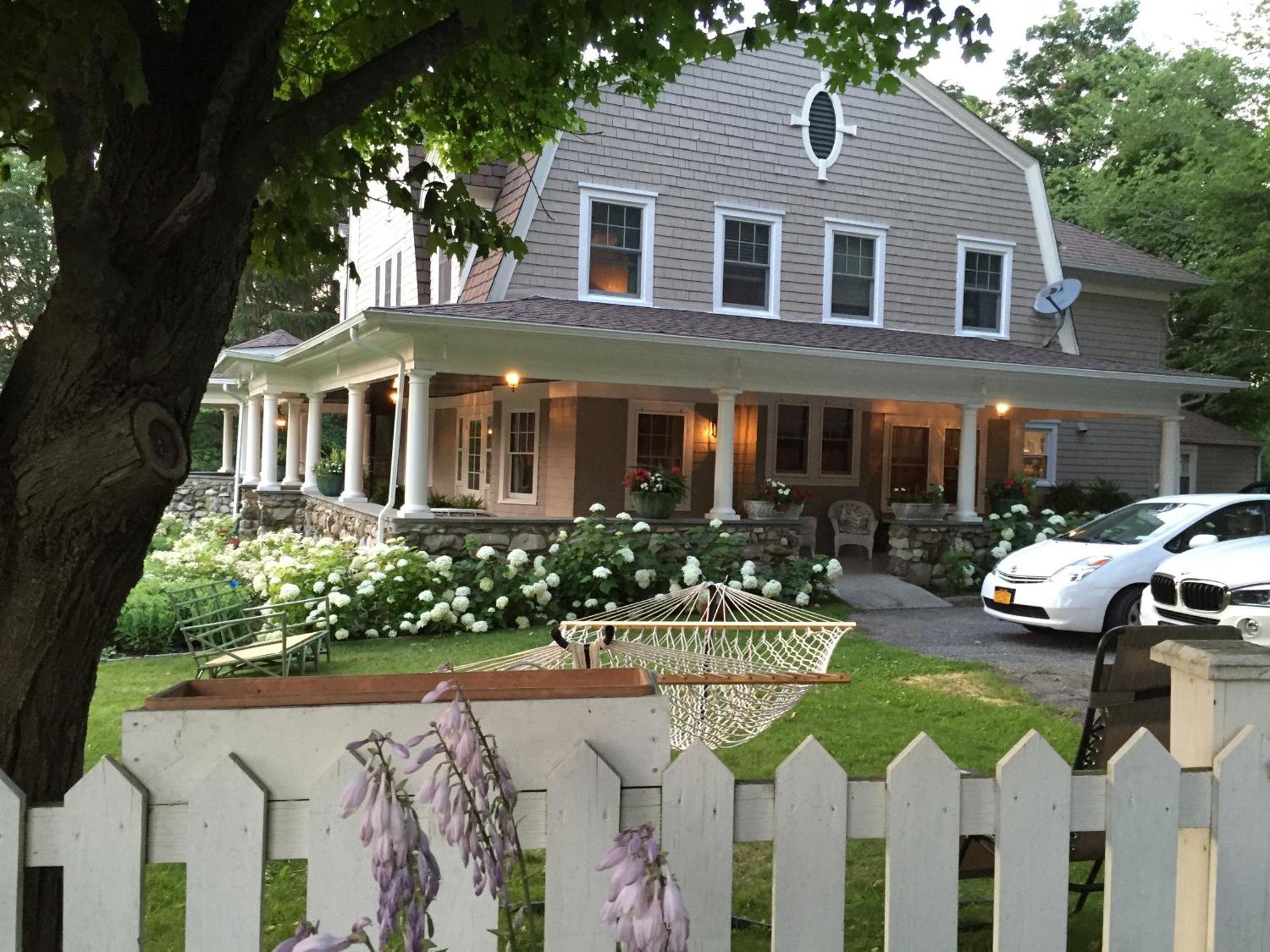 Hilltop House Bed & Breakfast Amenia Εξωτερικό φωτογραφία